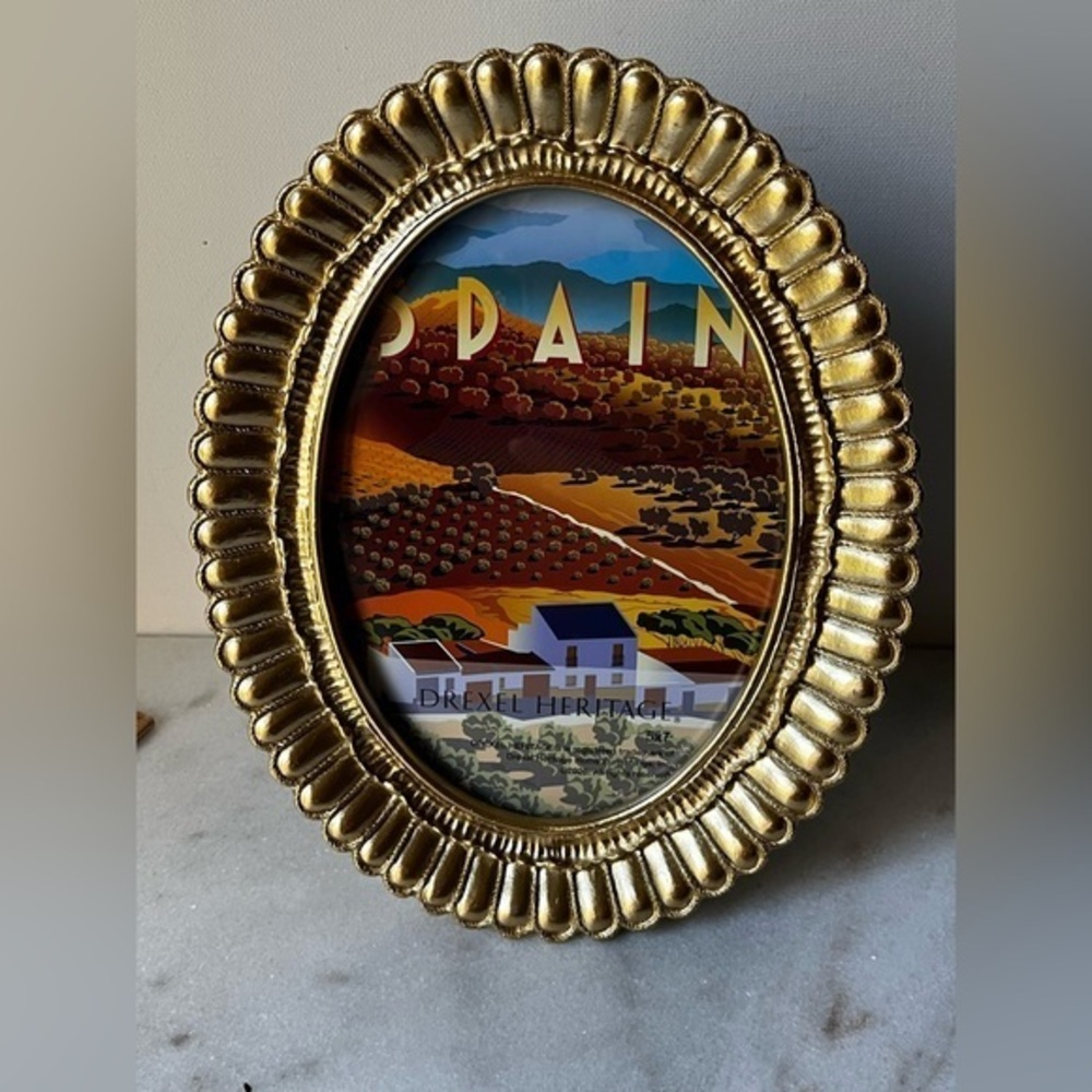 Gold Ornate Oval Picture Frame for 5”x7” photo